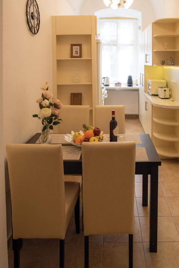 Theatroom Apartman Eger Ngoại thất bức ảnh