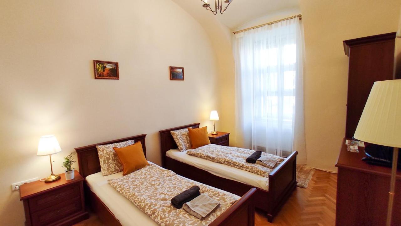 Theatroom Apartman Eger Ngoại thất bức ảnh