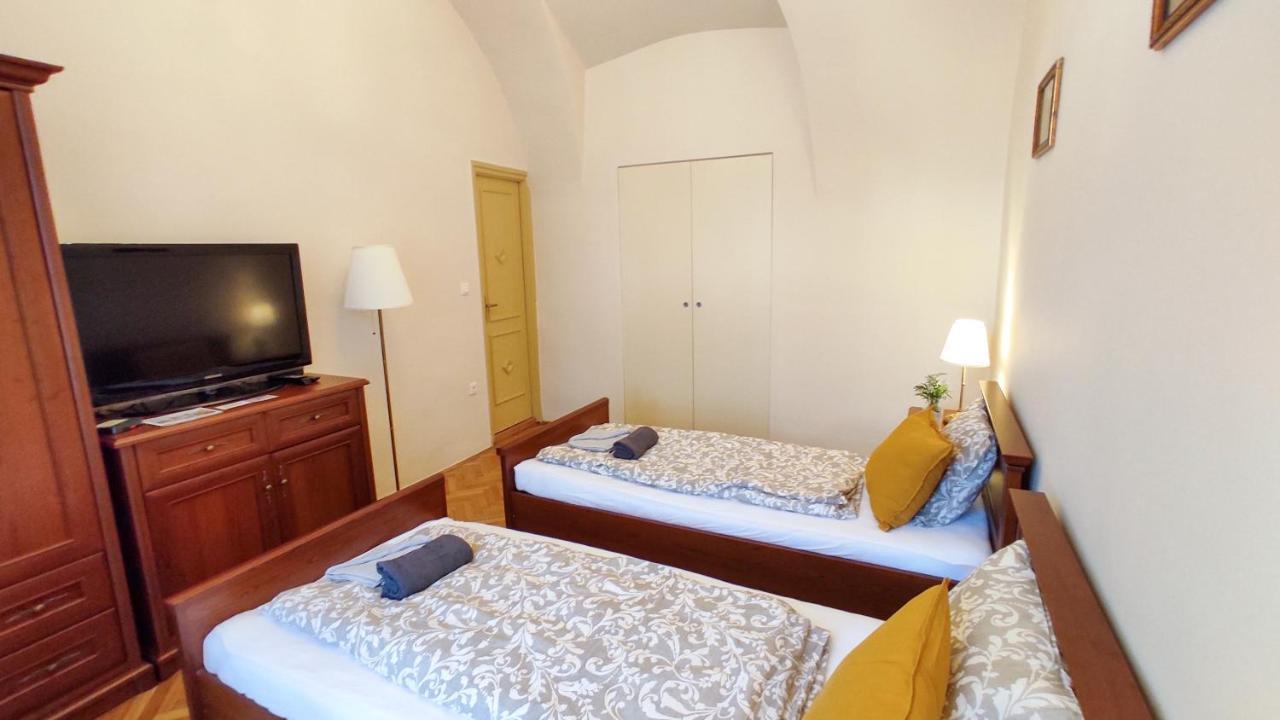 Theatroom Apartman Eger Ngoại thất bức ảnh