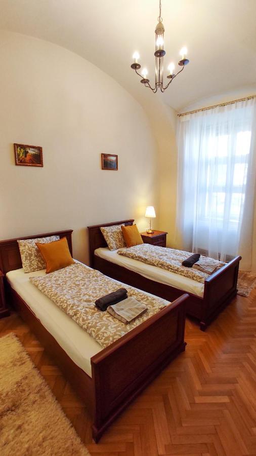 Theatroom Apartman Eger Ngoại thất bức ảnh