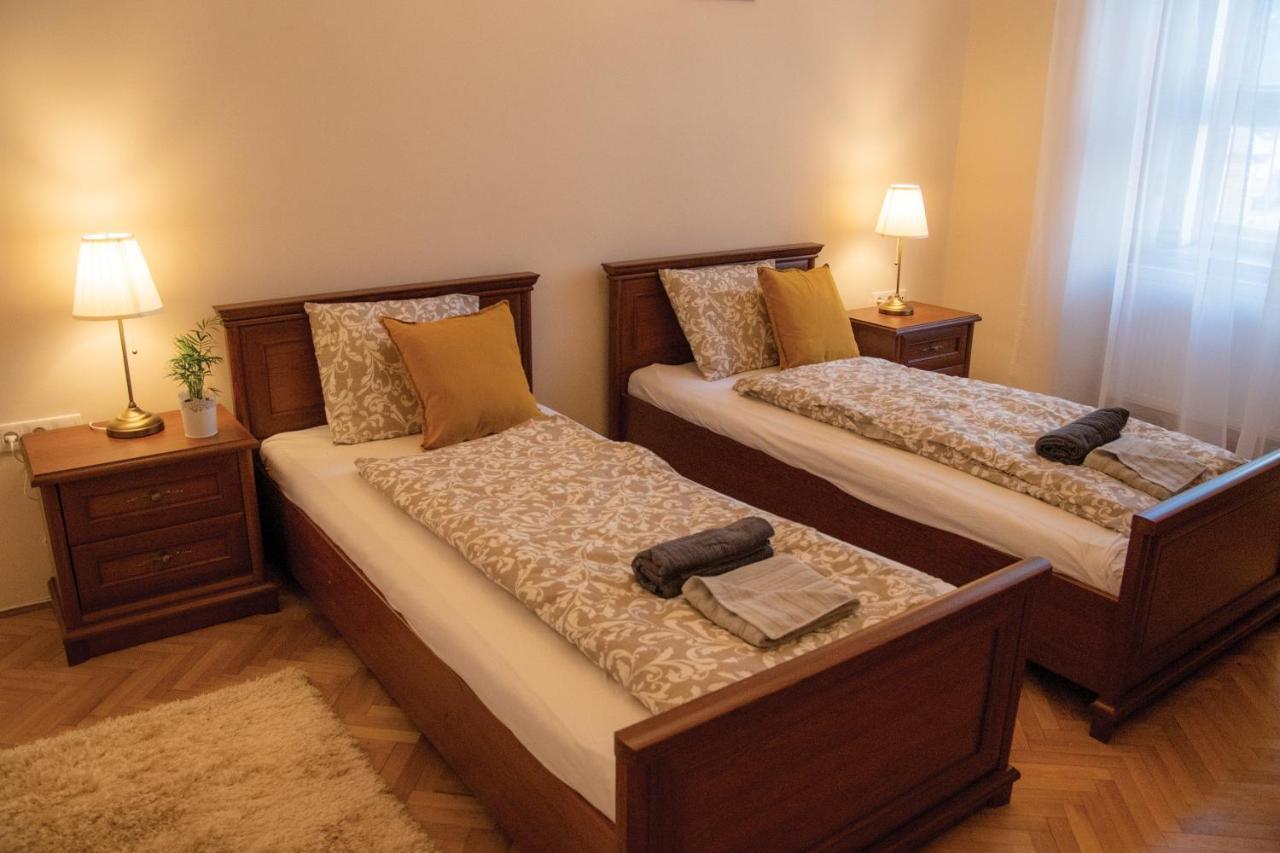 Theatroom Apartman Eger Ngoại thất bức ảnh