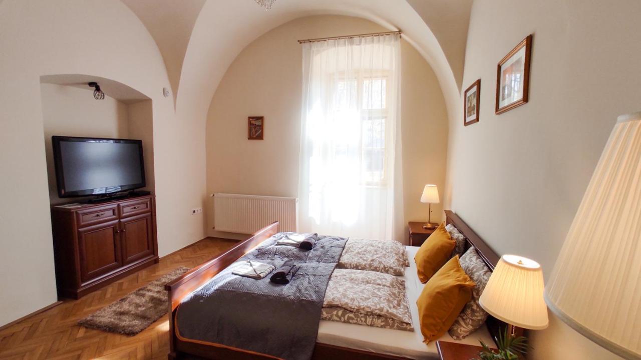 Theatroom Apartman Eger Ngoại thất bức ảnh
